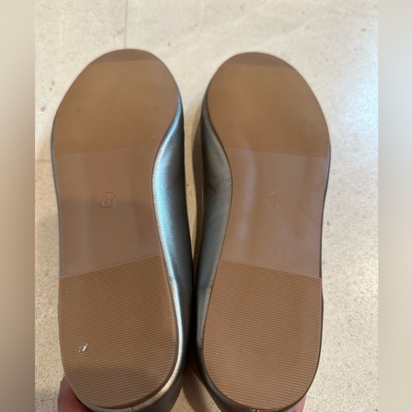 Journee Collection 7.5 Silver Flats - Picture 3 of 5